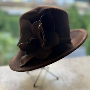 Preowned Vintage Whiteley Made In England 100% Fur Felt Chocolate Brown Hat